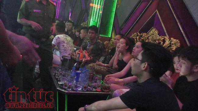 TP Hồ Chí Minh tổng kiểm tra các điểm kinh doanh karaoke, vũ trường, quán bar ảnh 1